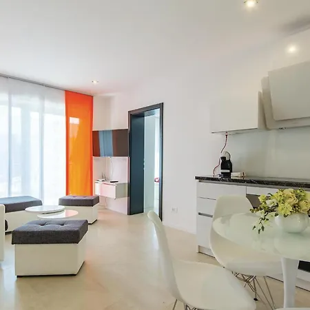 Apartment 2 Bedroom Beautiful In