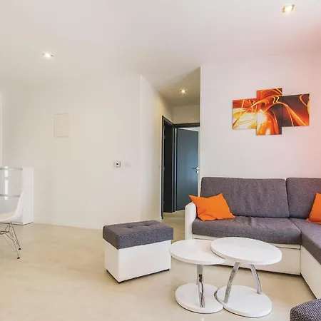 2 Bedroom Beautiful In Medulin