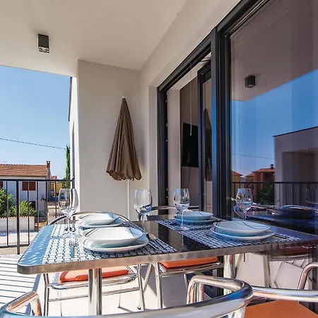 2 Bedroom Beautiful In Medulin